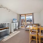Апартаменты Mountain View With Ski-in And Out Loft - Roche Blanche *
